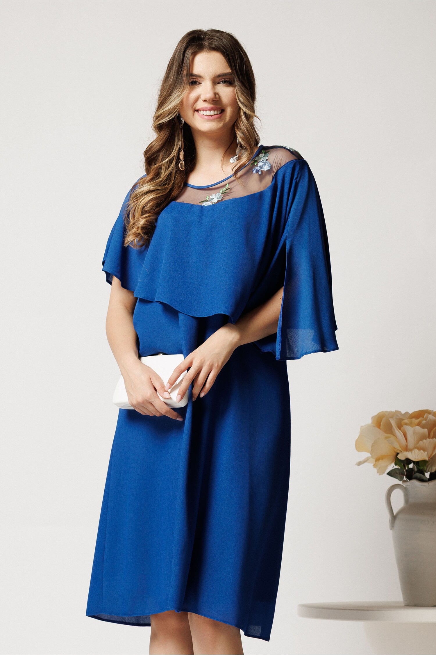 Rochie midi albastra din voal dreapta cu volan si broderie pe bust