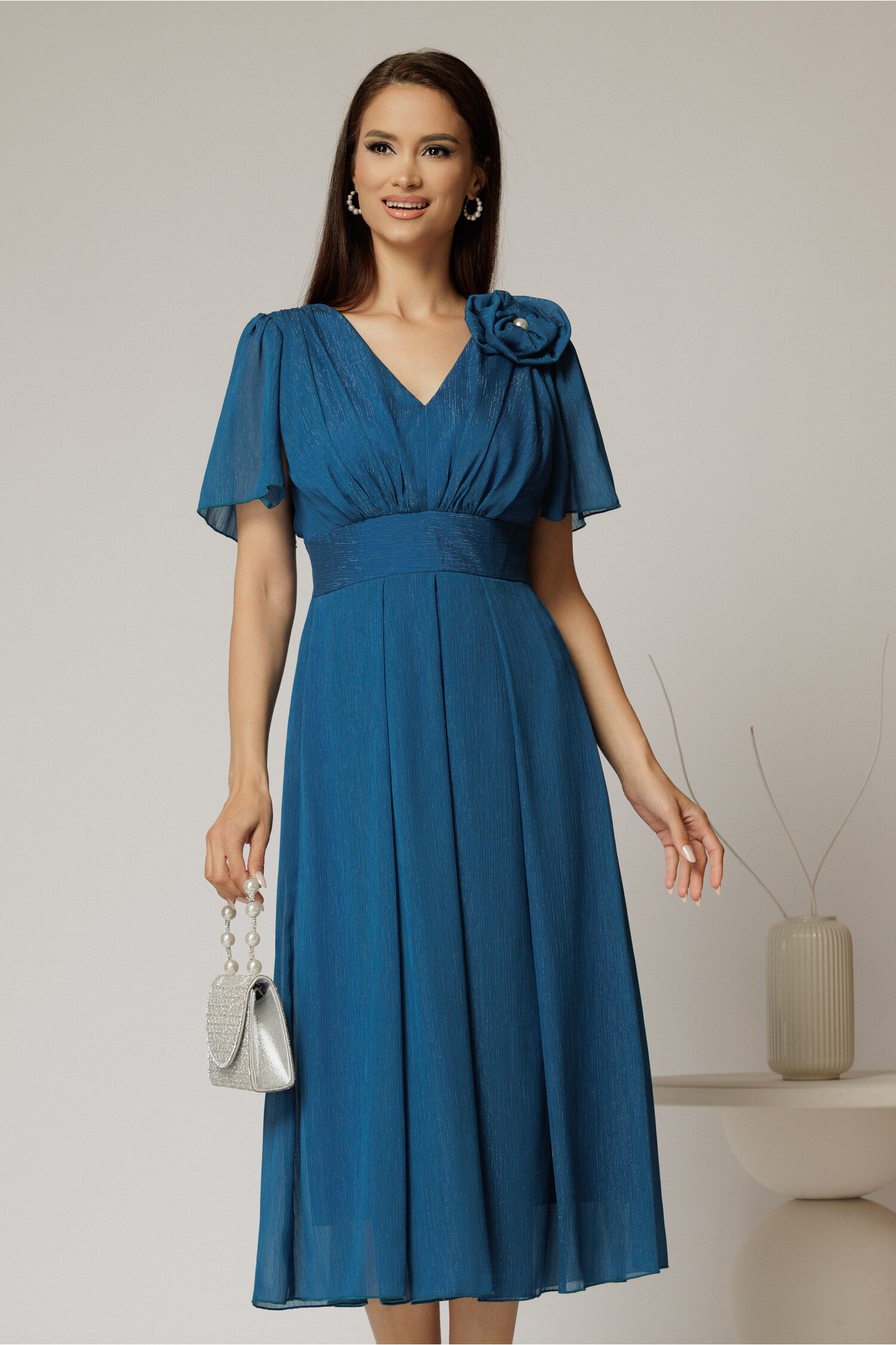Rochie midi albastru petrol din voal cu fir lurex si floare la umar