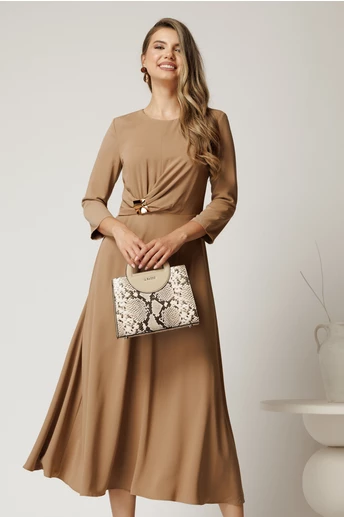 Rochie midi bej din crep in clos cu fronseu si aplicatie metalica in talie