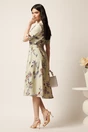Rochie midi bej in clos cu imprimeuri maro si cordon in talie, 2, dyfashion.ro