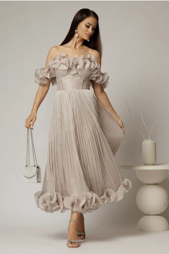 Rochie midi bej in clos din voal satinat cu volanase la bust si la baza