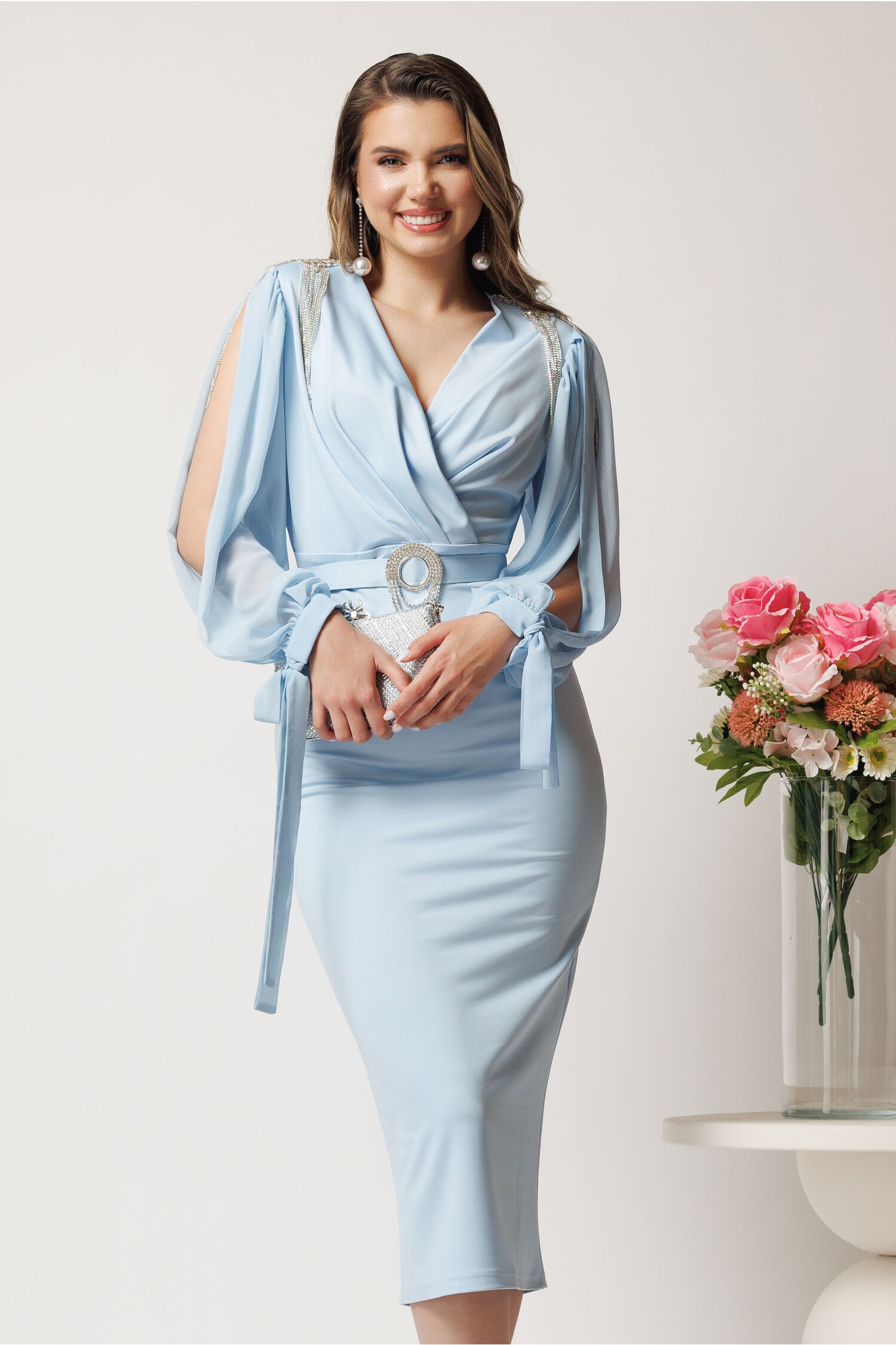 Rochie midi bleu din neopren cu franjuri din strasuri la umeri si curea in talie