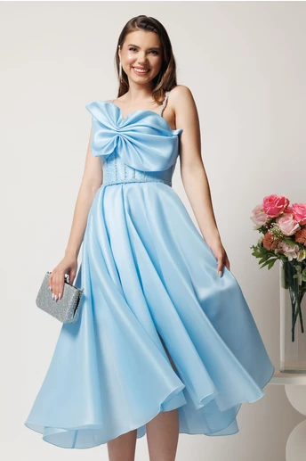 Rochie midi bleu din organza in clos cu funda la bust si margele
