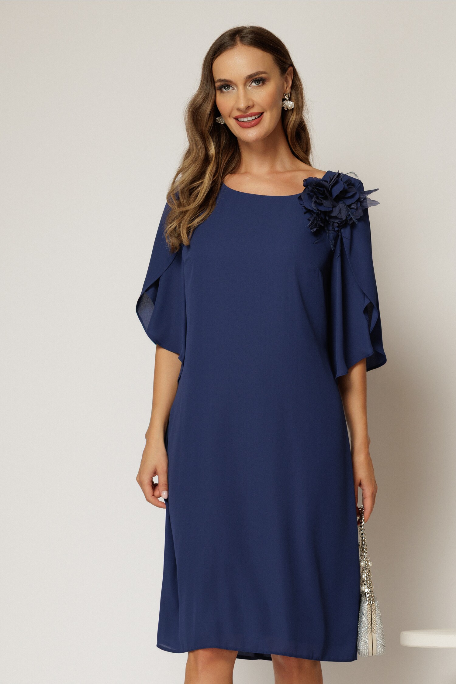 Rochie midi bleumarin de ocazie din voal cu aplicatie florala