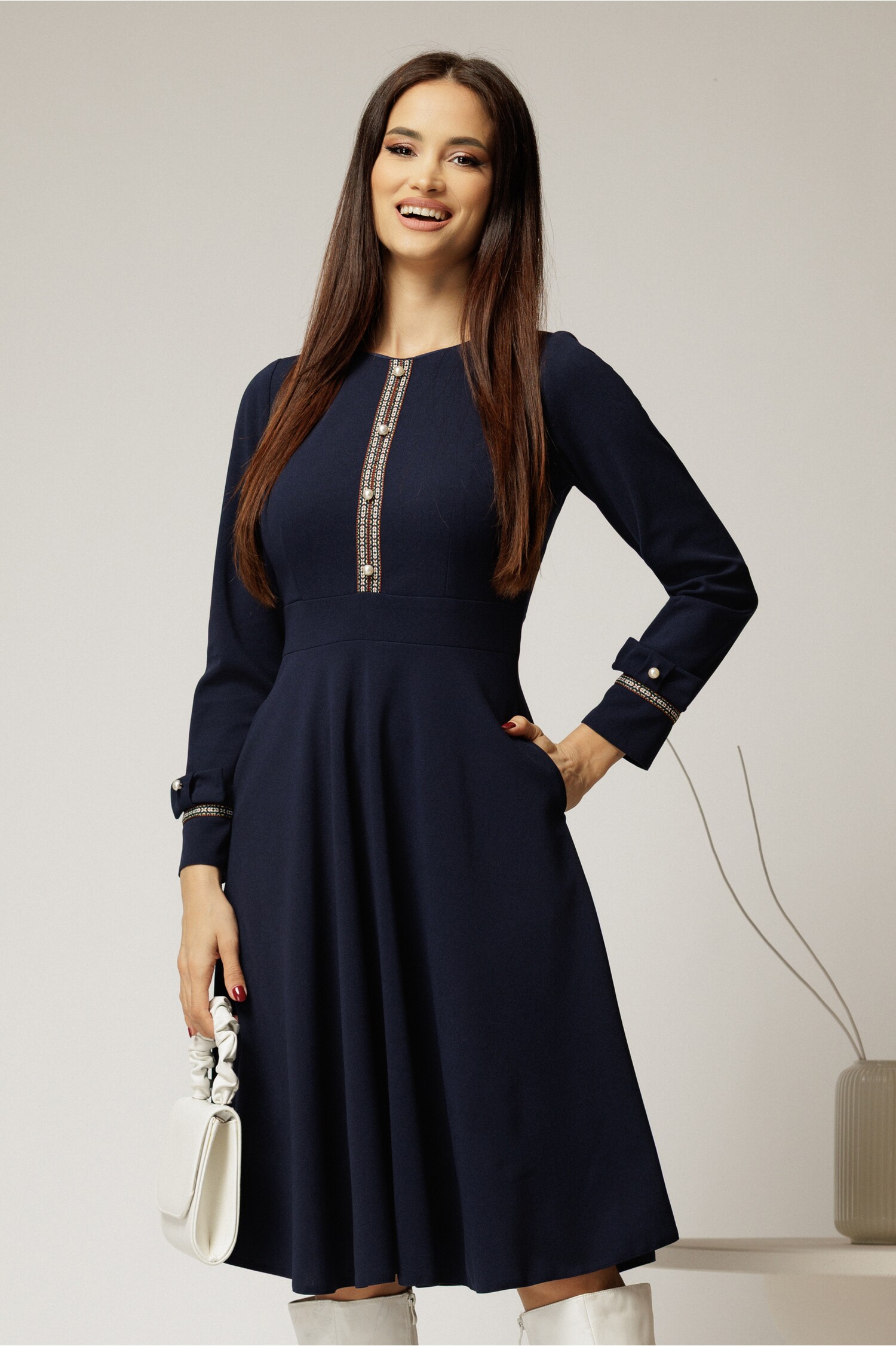 Rochie midi bleumarin din crep cu nasturi si benzi pe bust