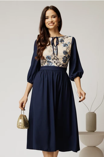 Rochie midi bleumarin din triplu voal in clos cu bust bej din dantela