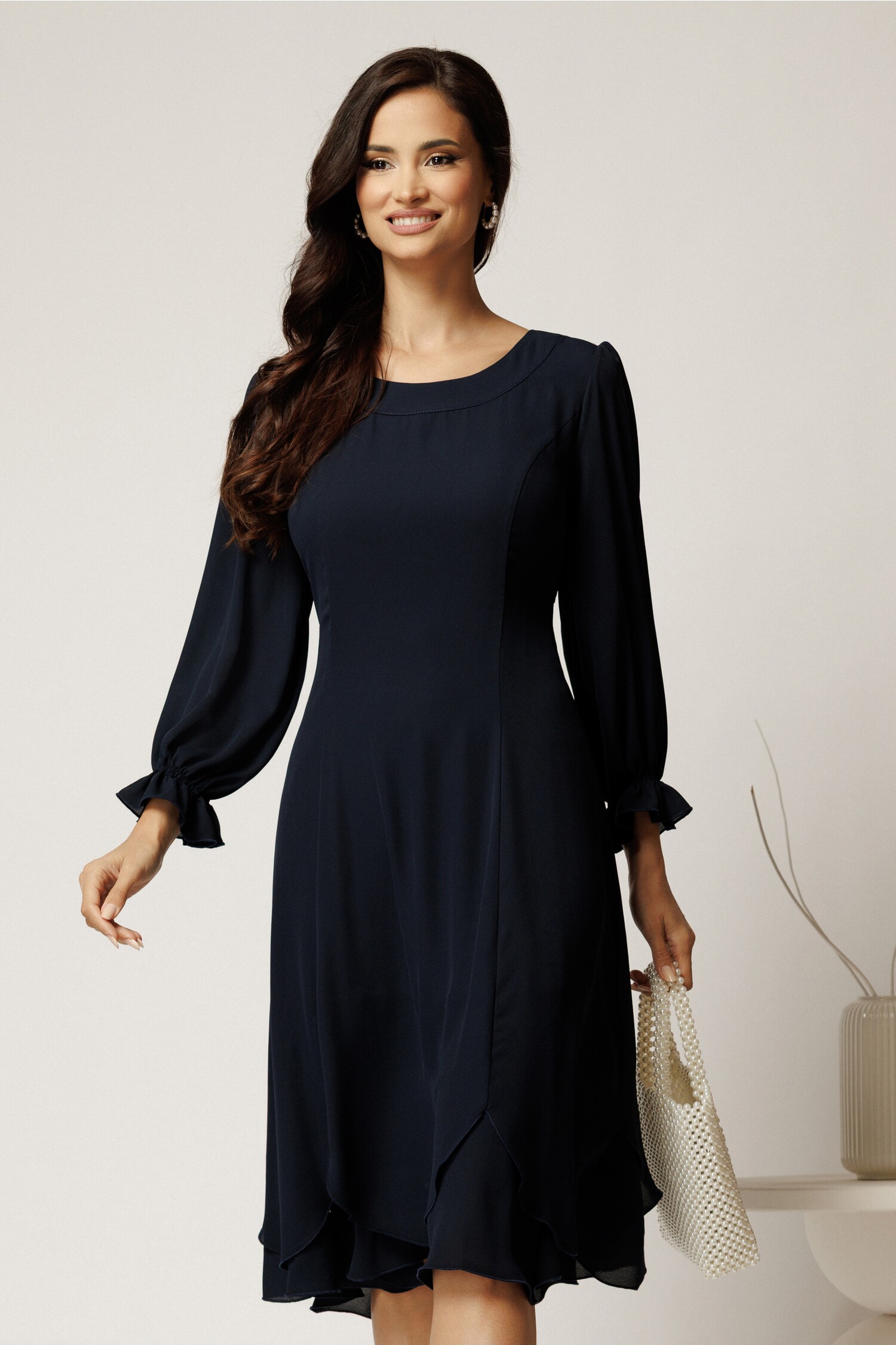 Rochie midi bleumarin din voal cu croi in clini si volane la baza