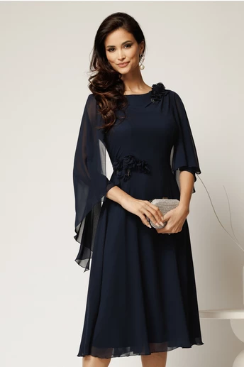 Rochie midi bleumarin din voal in clini cu flori pe talie si umar