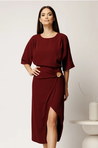Rochie midi bordo cambrata din triplu voal cu funda si accesoriu pe fusta