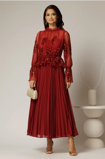Rochie midi bordo de seara din voal plisat cu perle si paiete