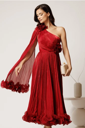 Rochie midi bordo din voal satinat cu volanase la baza si flori in talie si pe umar