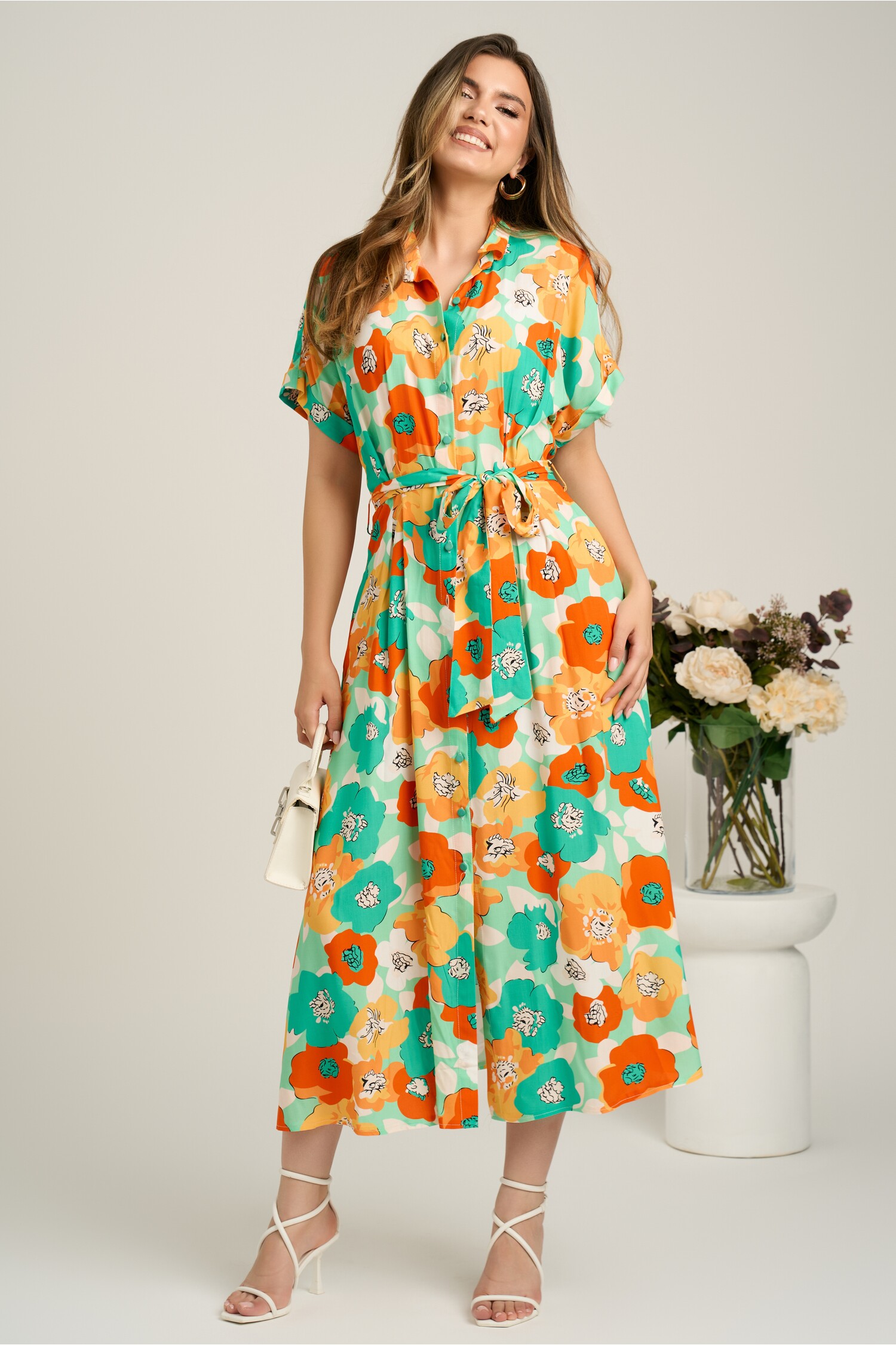 Rochie midi cu flori verde mint si orange din viscoza in clini cu nasturi si cordon in talie