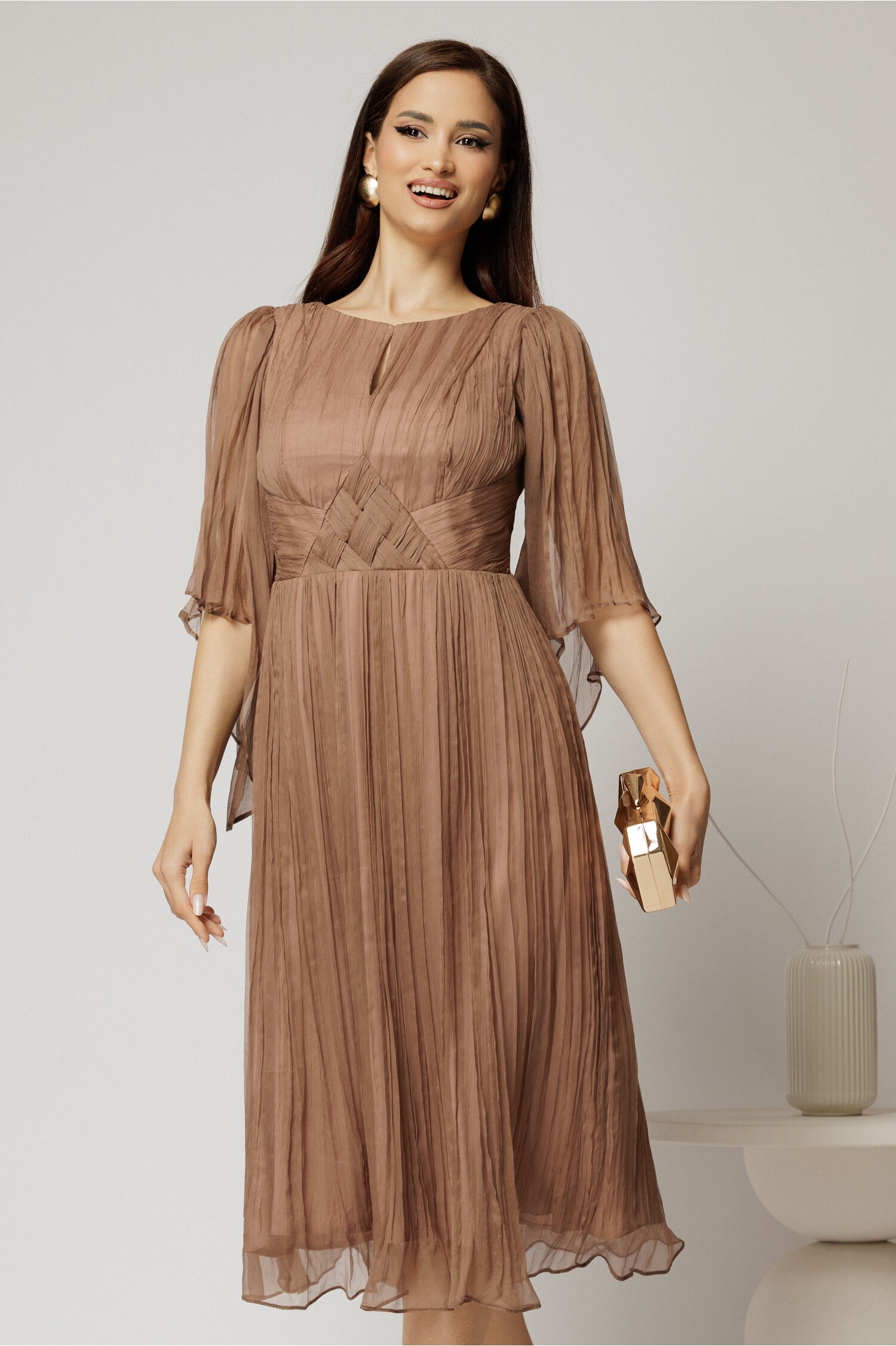 Rochie midi din matase naturala maro cu maneci evazate si talia impletita