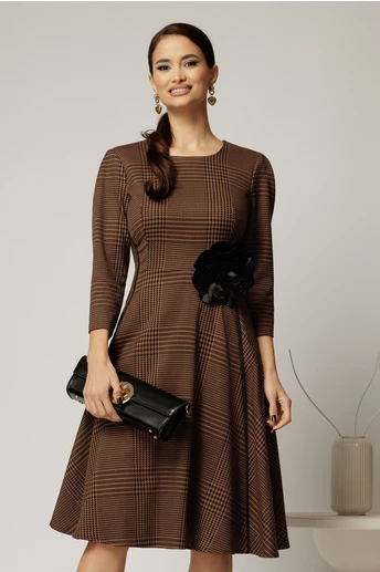 Rochie midi din stofa carou maro si finisaje negre