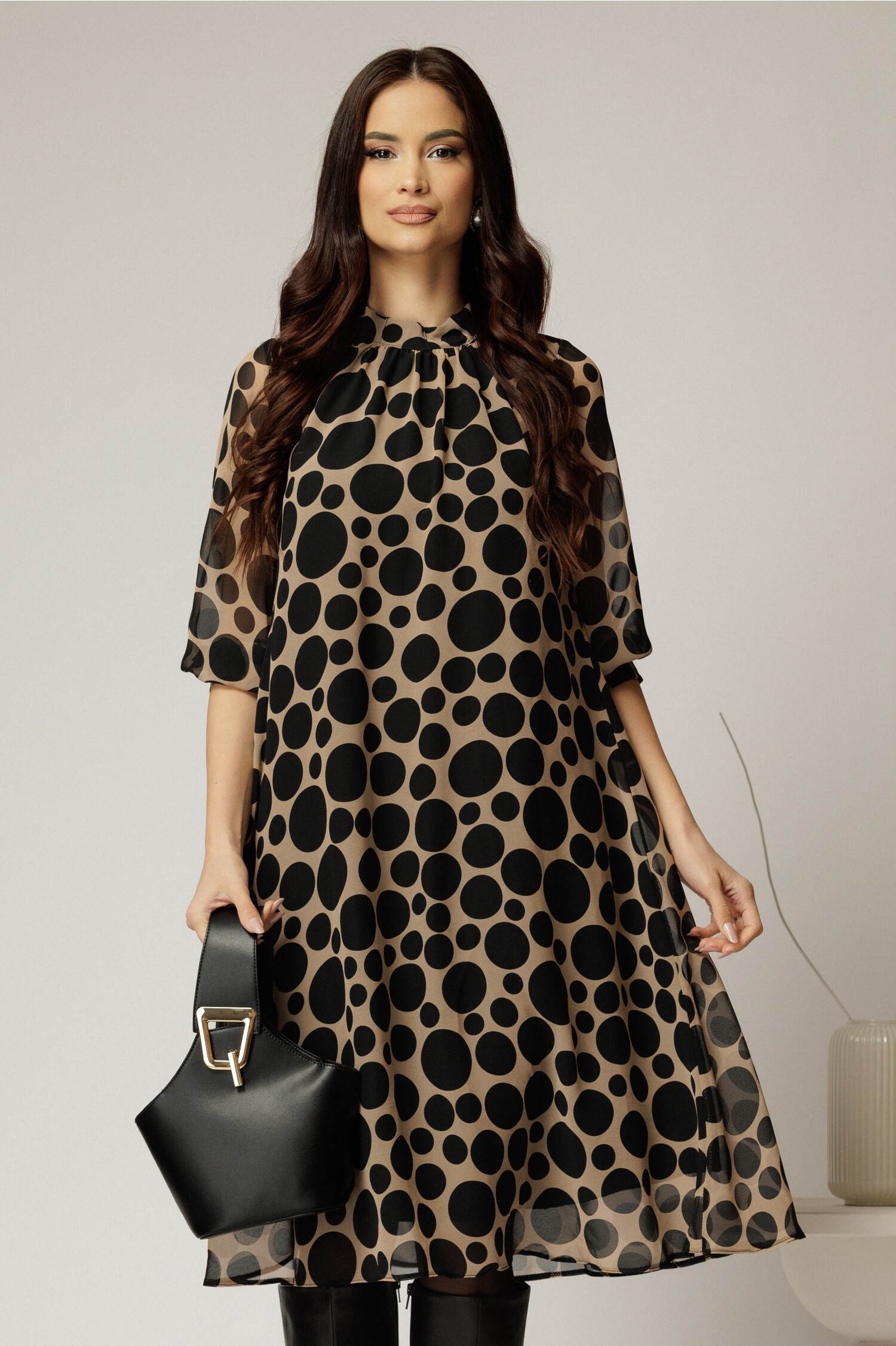 Rochie midi din voal bej cu buline negre