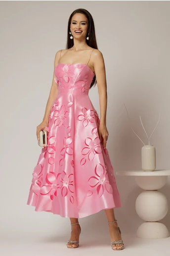 Rochie midi fucsia de ocazie cu decupaje florale si perle