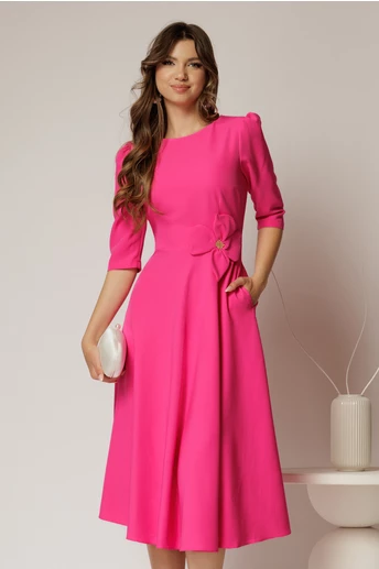 Rochie midi fucsia din stofa in clos cu floare in talie