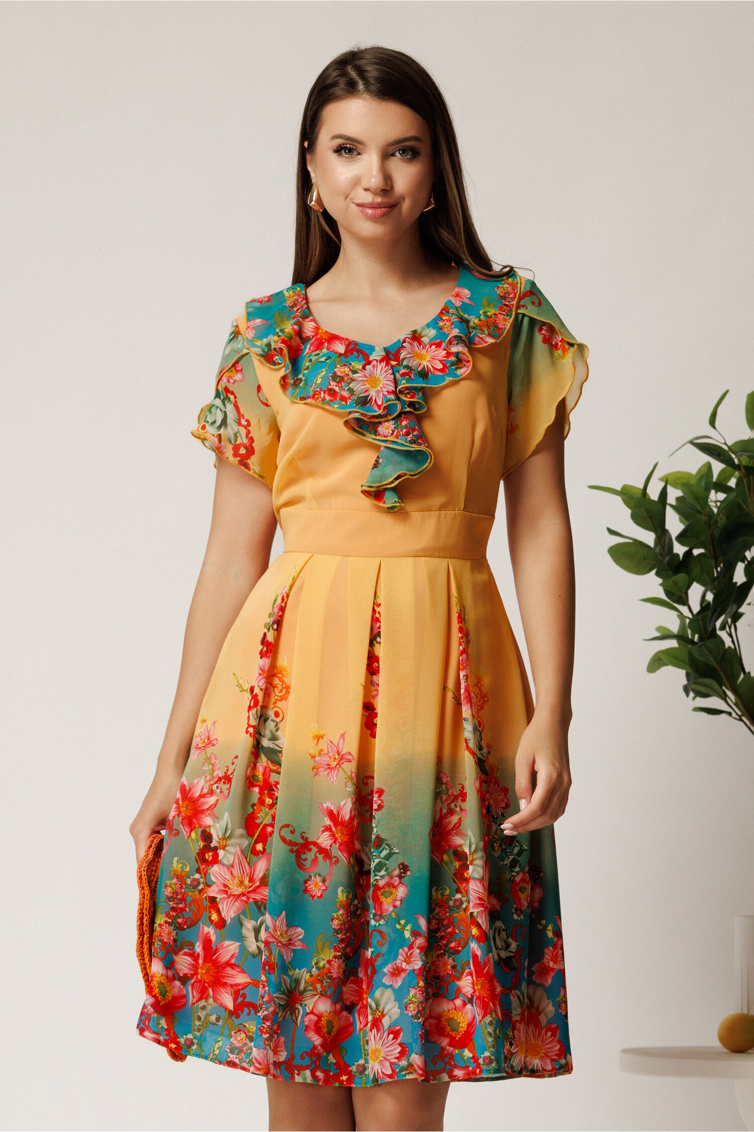 Rochie midi galbena si turcoaz in degradee din voal in clos cu imprimeu floral roz