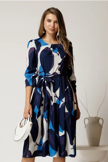 Rochie midi in clos din triplu voal cu imprimeuri albastre si cordon in talie