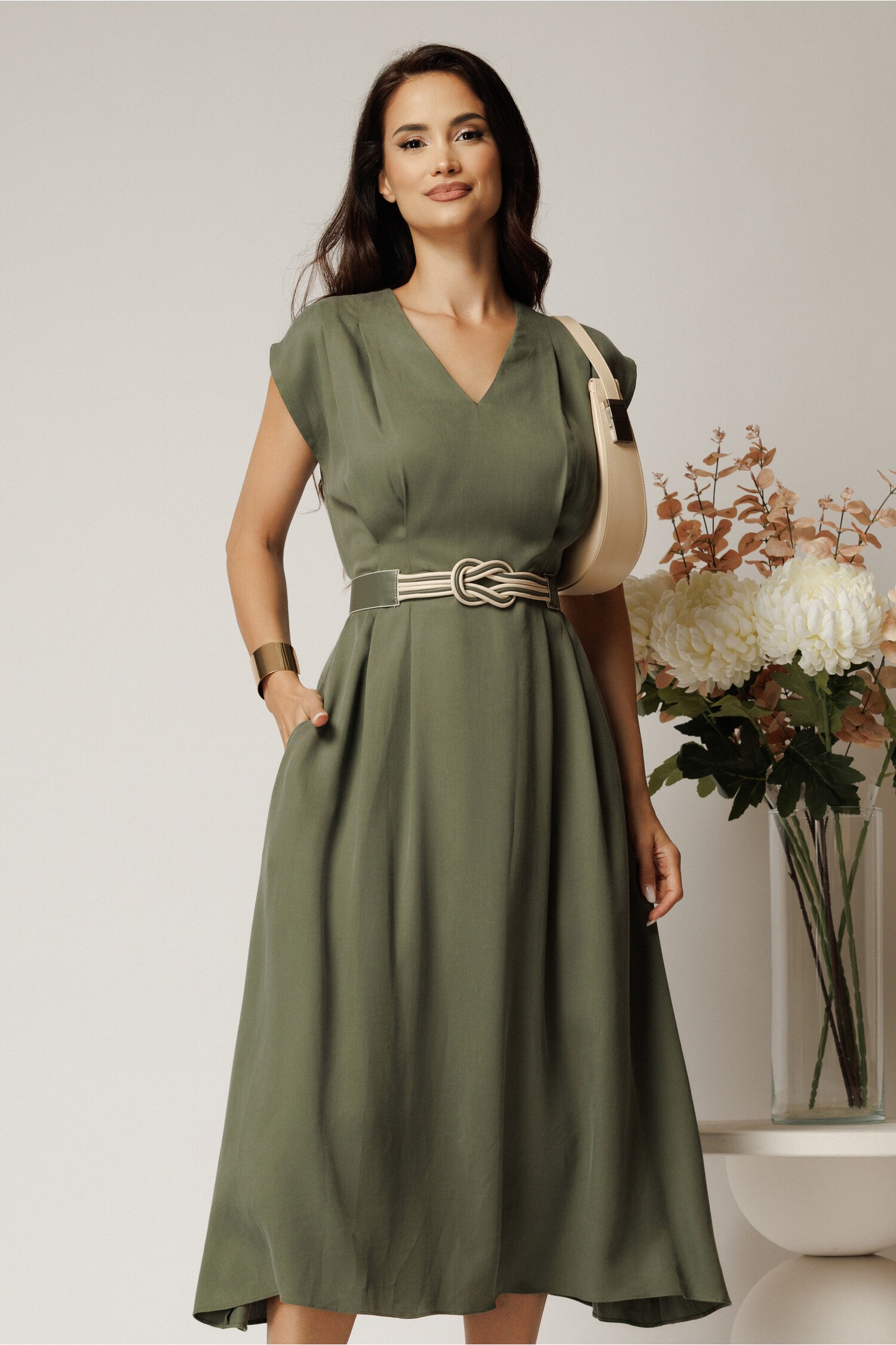Rochie midi kaki din tencel in clos cu cu pliuri si curea in talie Rochie midi kaki din tencel in clos cu cu pliuri si curea in talie