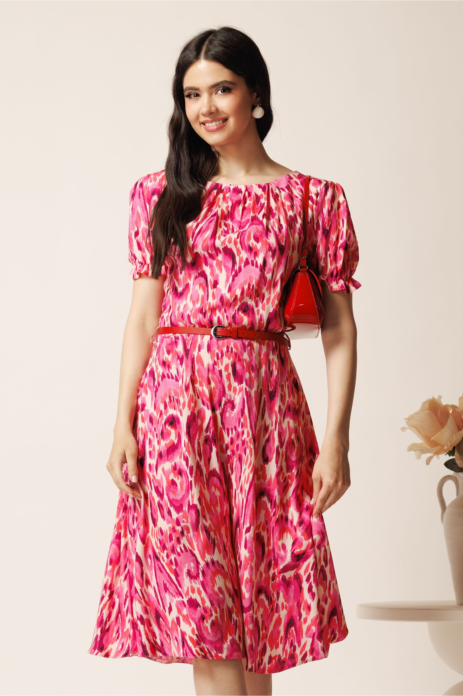 Rochie midi magenta din viscoza in clos cu imprimeuri fucsia si curea in talie