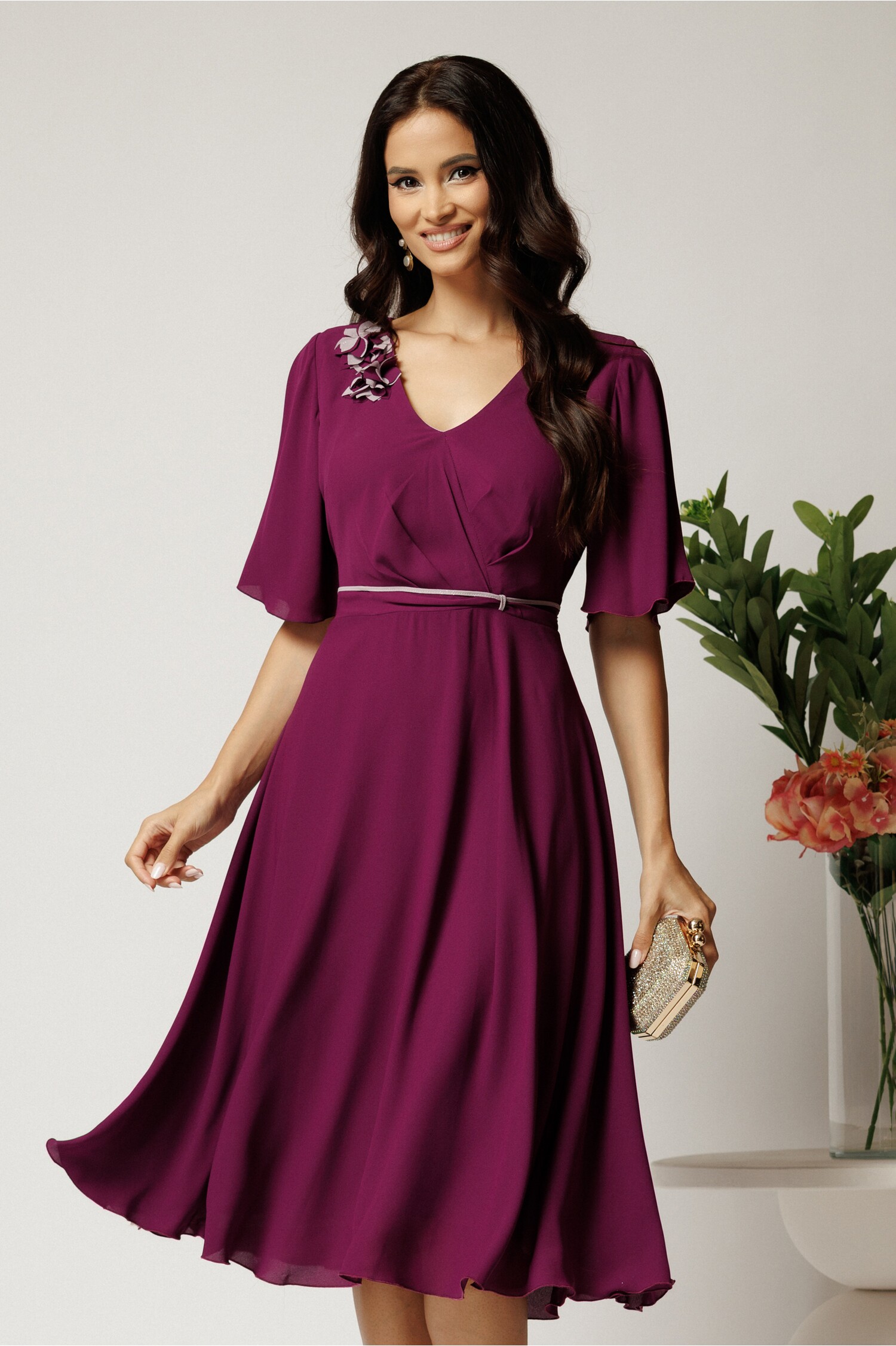 Rochie midi mov din voal in clos cu flori la decolteu- Viada