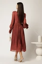 Rochie midi roz coniac din voal satinat in clos cu floare pe umar, 2, dyfashion.ro