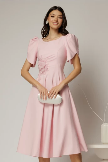 Rochie midi roz de ocazie cu aplicatie in talie cu margele si maneci decupate