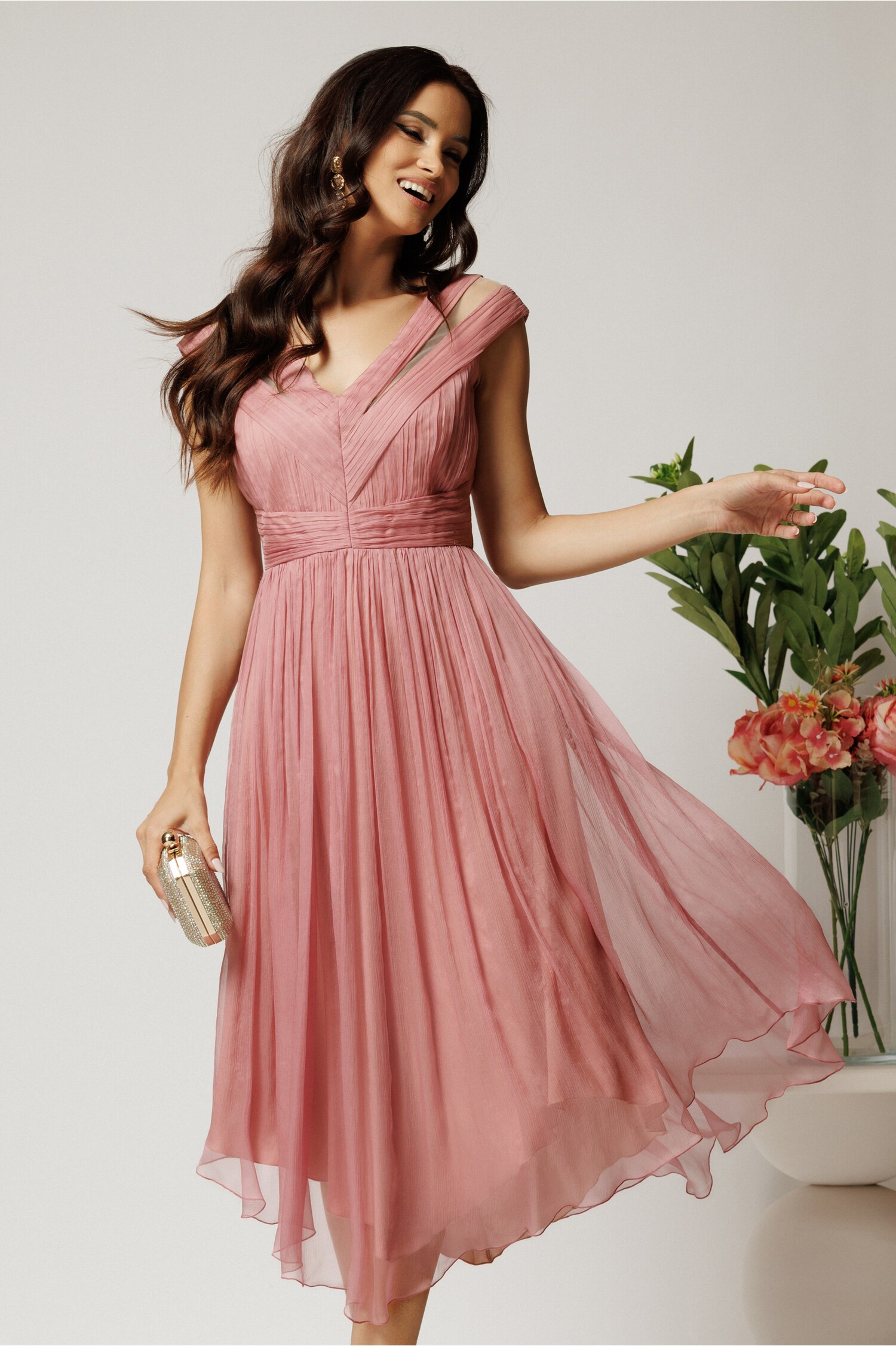 Rochie midi roz din matase naturala in clos cu baza asimetrica- Leonard Collection