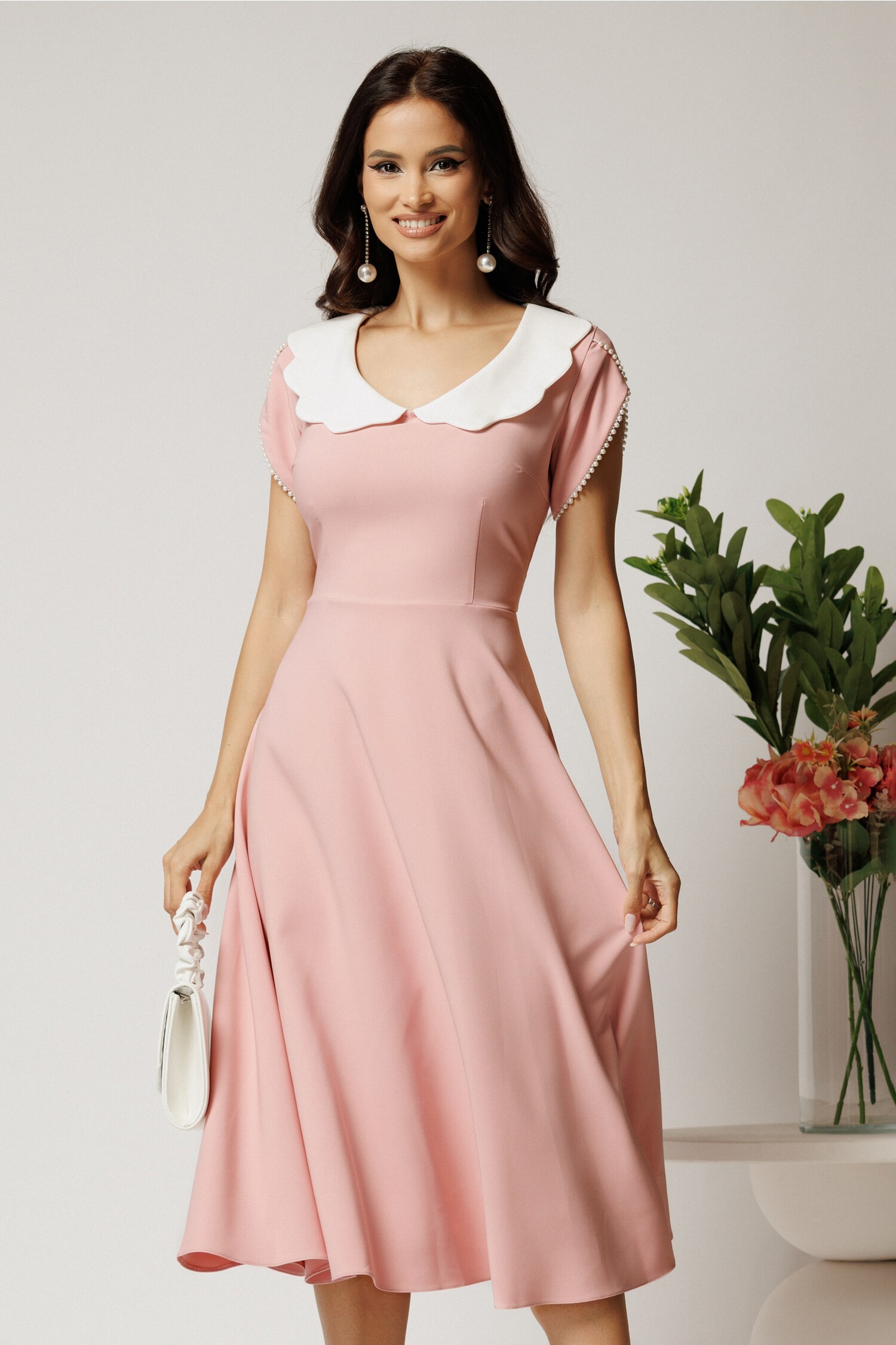 Rochie midi roz din stofa in clos cu guler alb si perle margelute la maneci- LaDonna