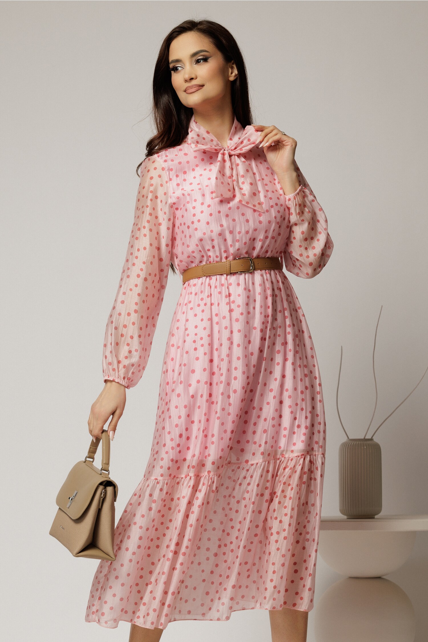 Rochie midi roz din tencel cu buline si funda la decolteu