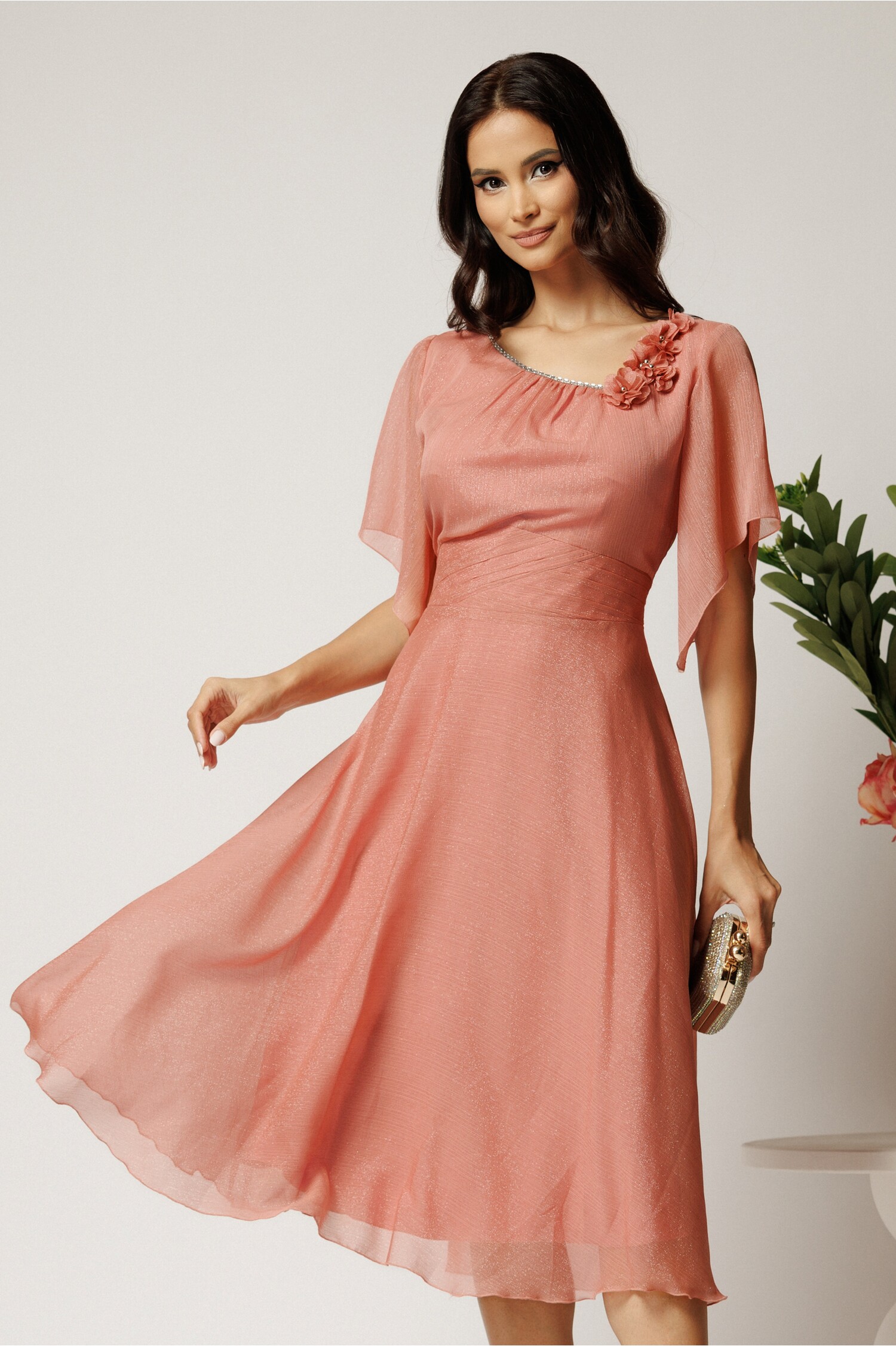 Rochie midi roz din voal in clos cu insertii din fir lurex si flori la decolteu- Viada