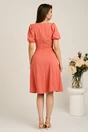 Rochie midi roz piersica din crep in clini cu floare la bust- Moze, 2, dyfashion.ro