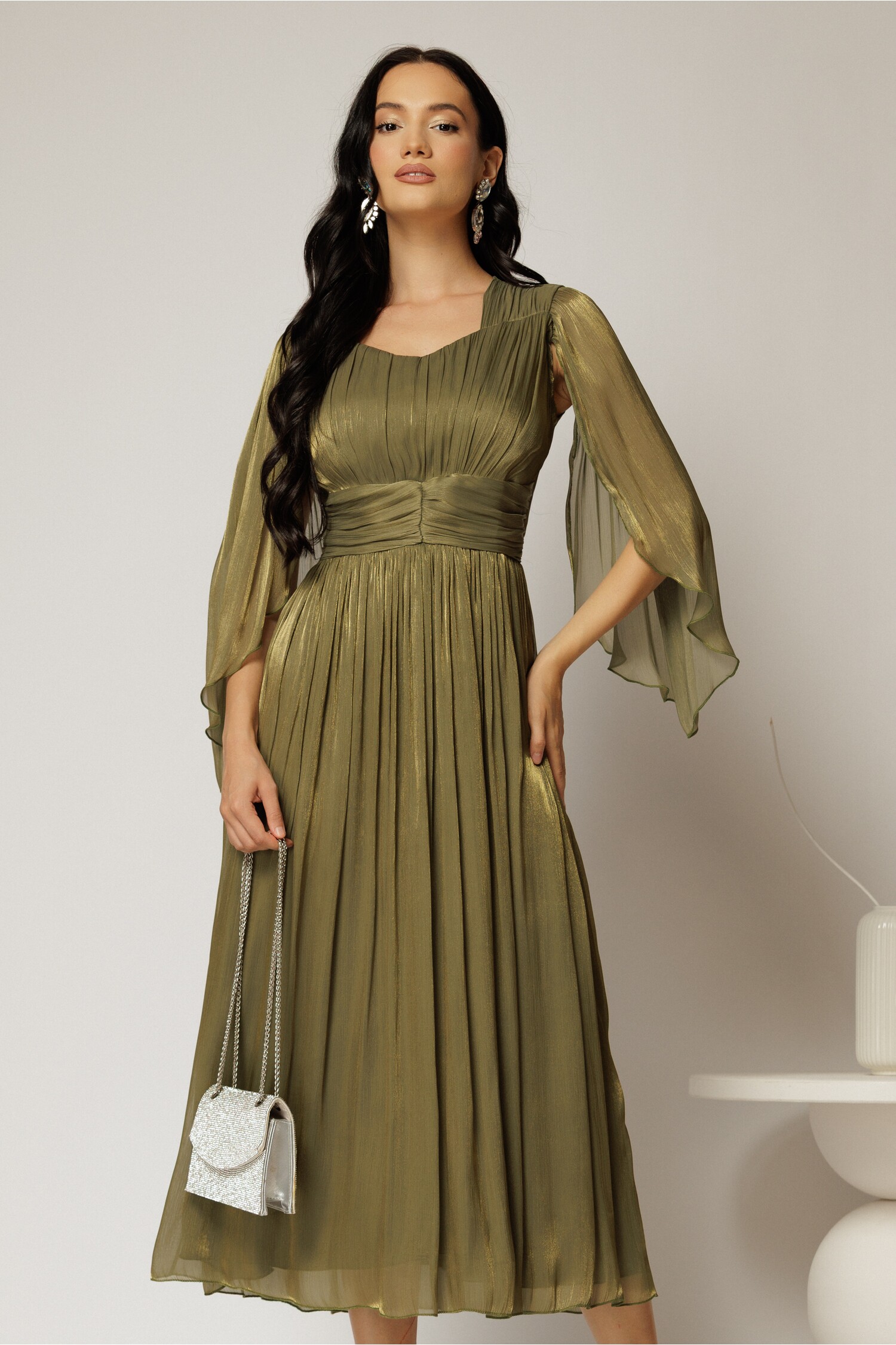Rochie midi Scarlet verde oliv din voal peliculizat cu maneci ample si deolteu V