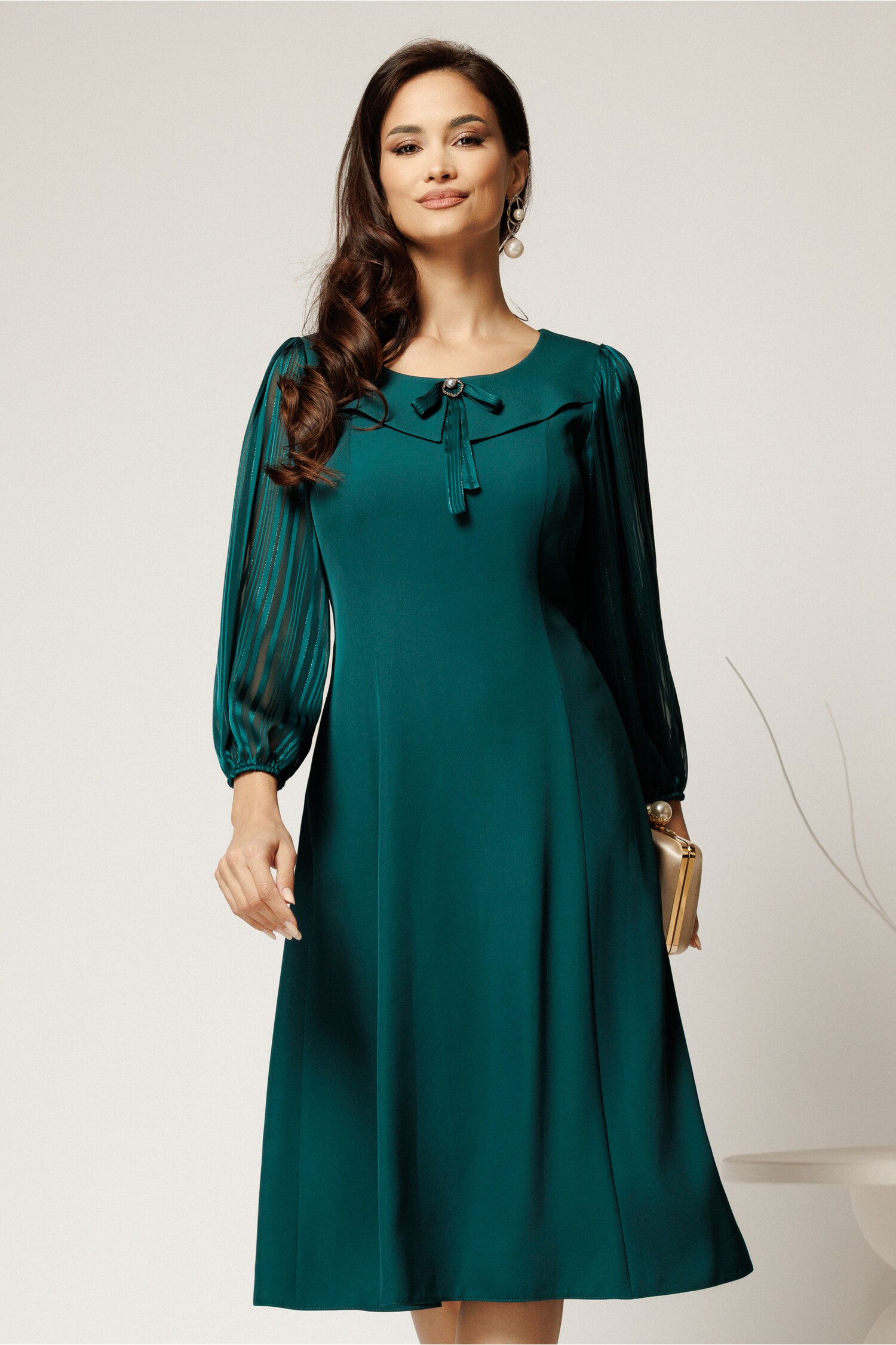 Rochie midi verde din triplui voal cu maneci si insertii din fir lurex si satin