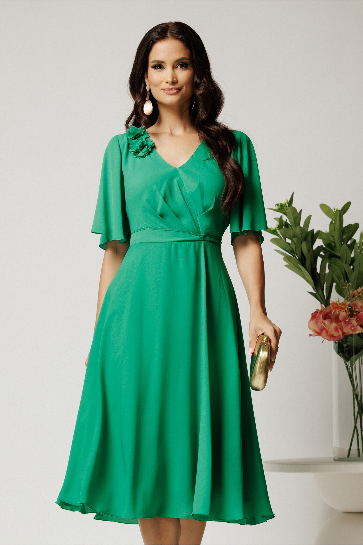 Rochie midi verde din voal in clos cu flori la decolteu- Viada