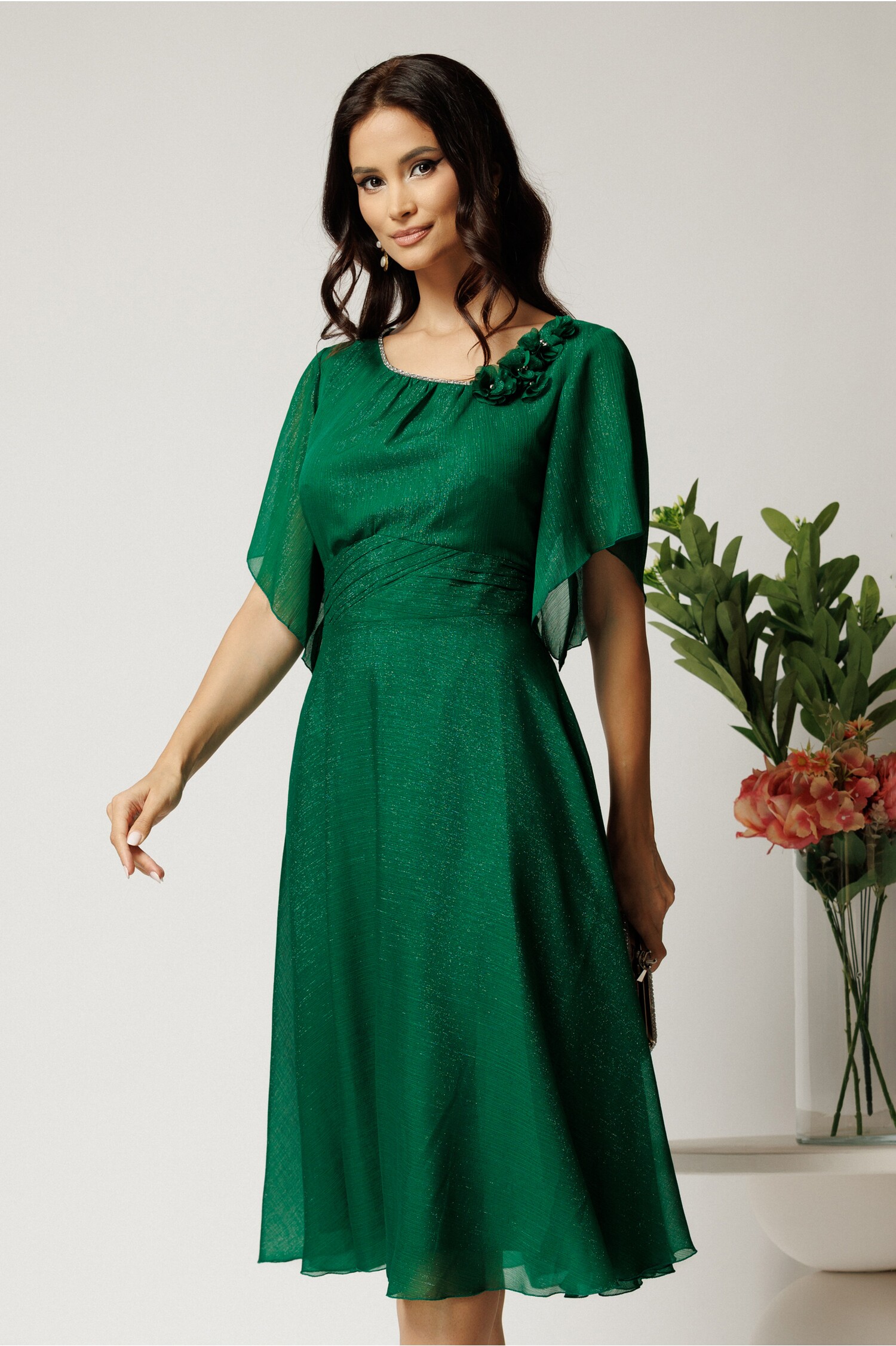 Rochie midi verde din voal in clos cu insertii din fir lurex si flori la decolteu- Viada