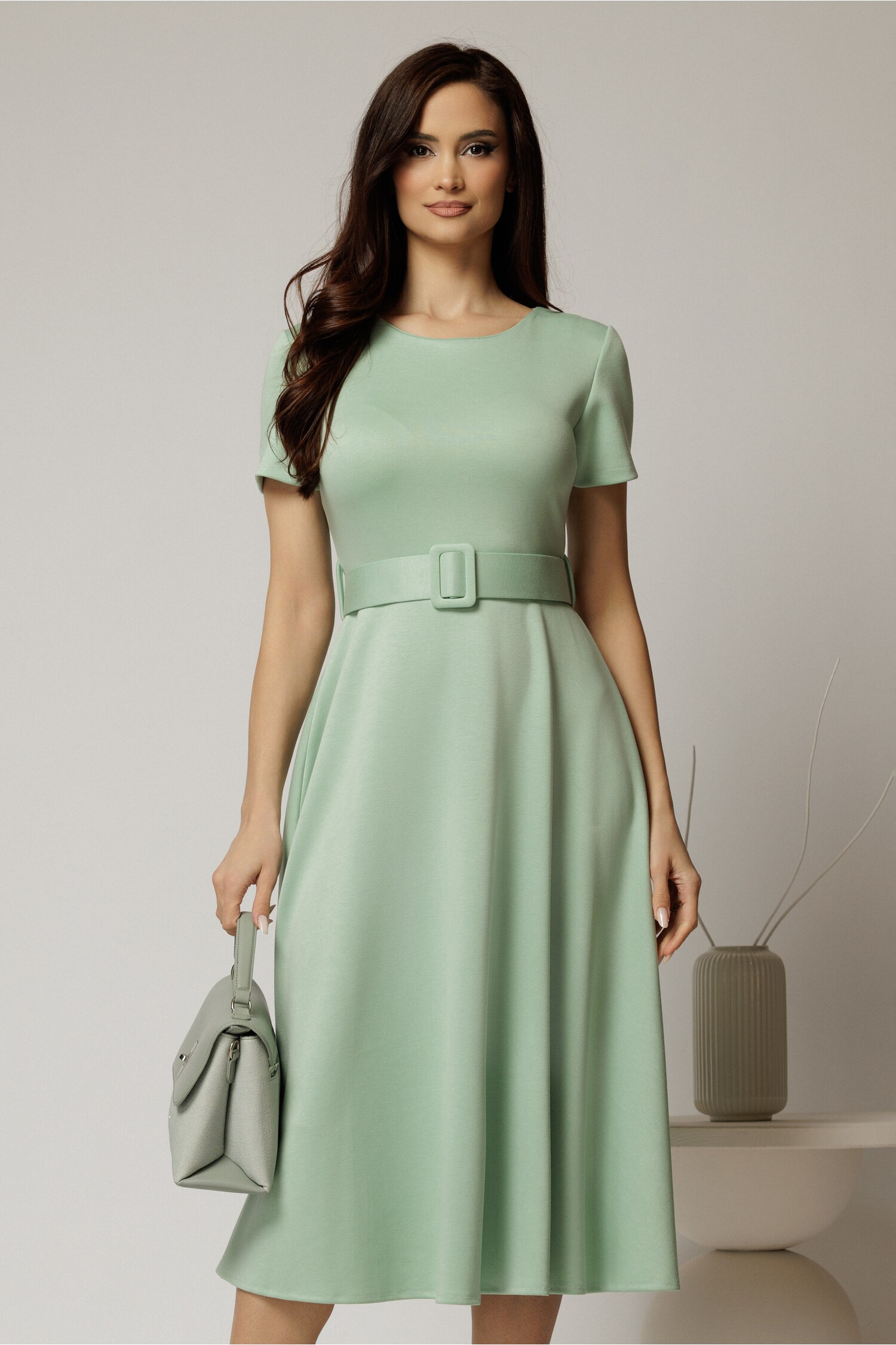 Rochie midi verde mint cu maneca scurta si curea in talie cu adaos de viscoza