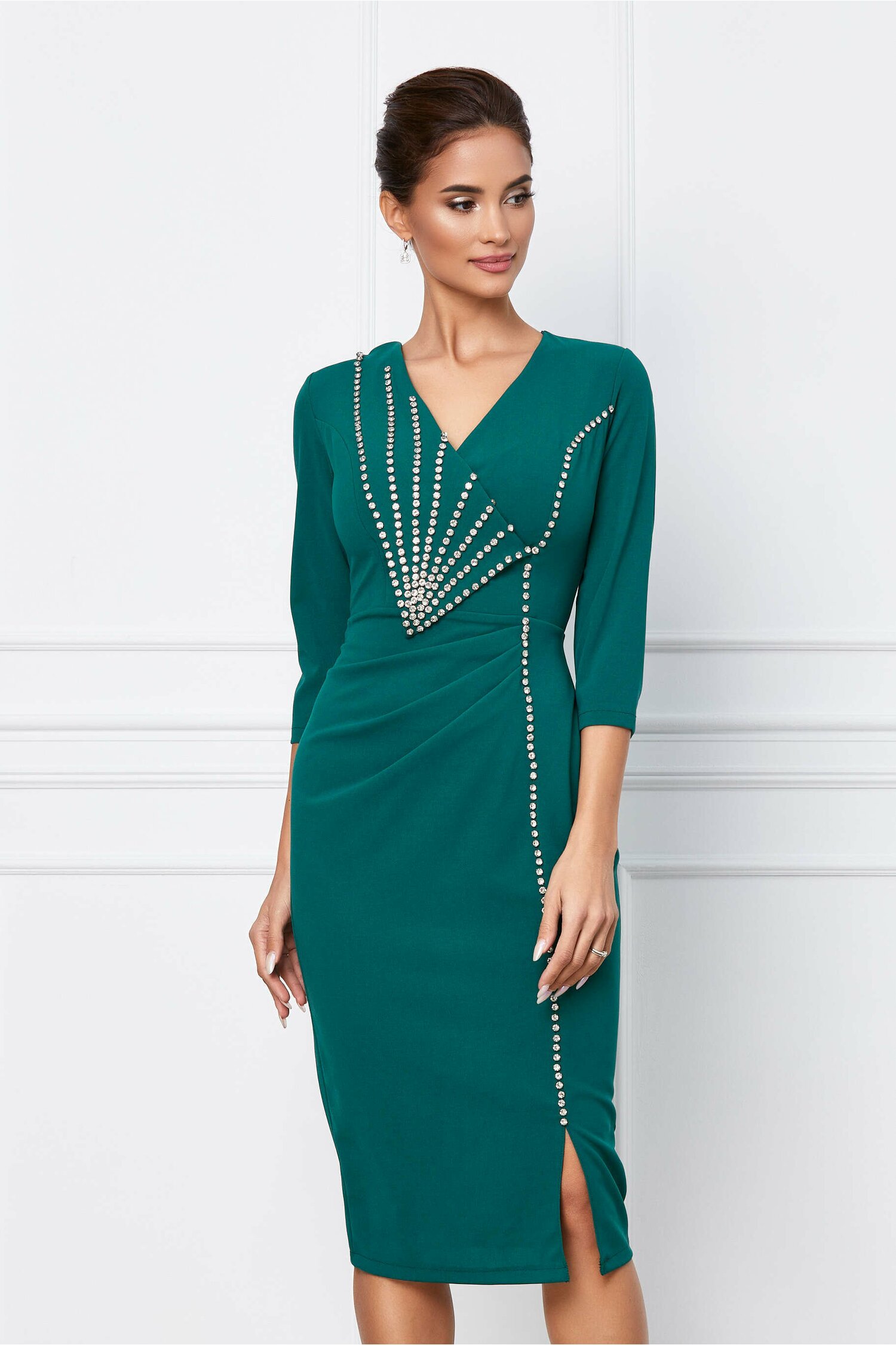 Rochie verde cu strasuri stralucitoare - Rochii-Dama.ro