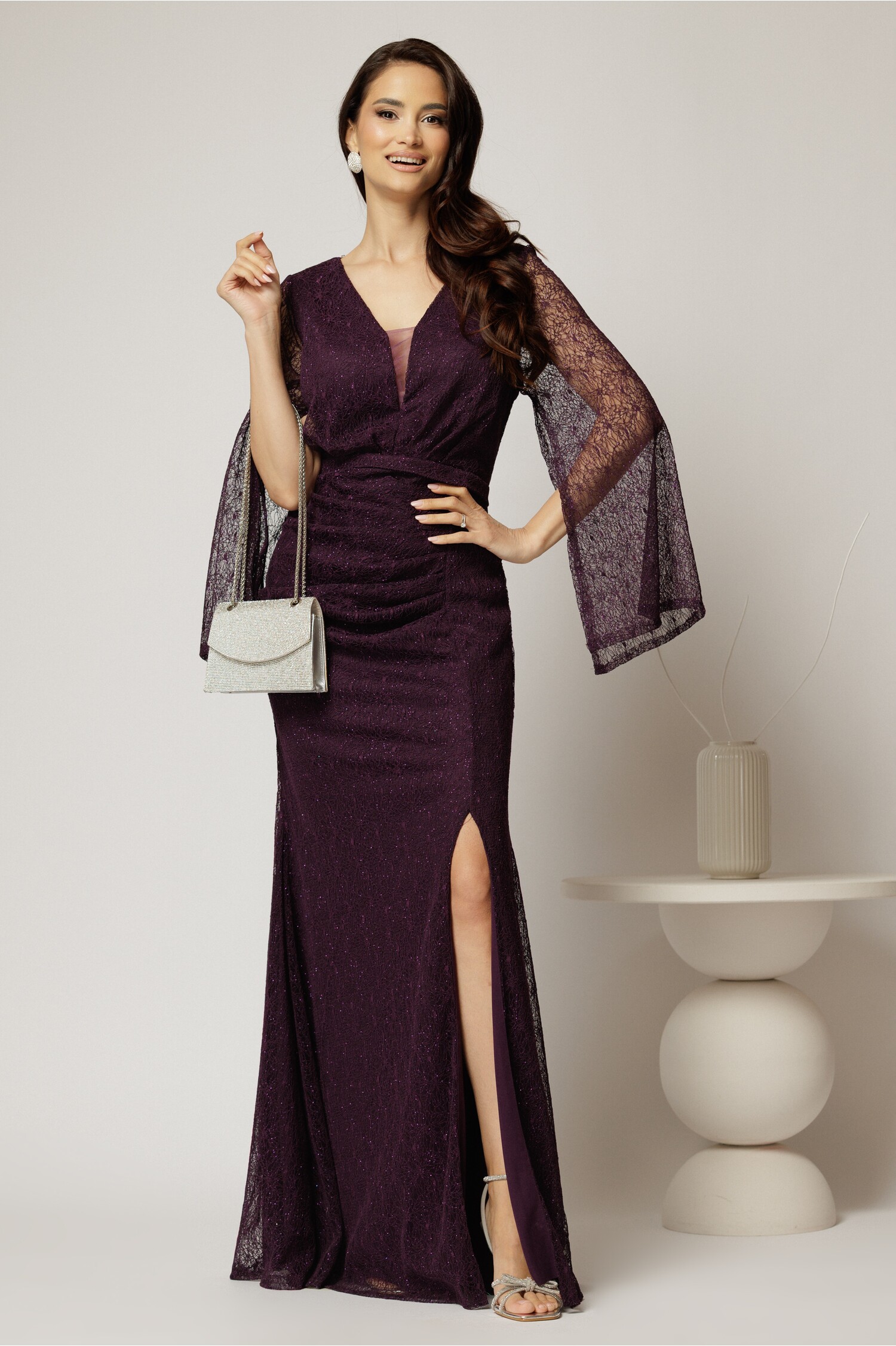 Rochie mov lunga de seara din dantela cu insertii de sclipici