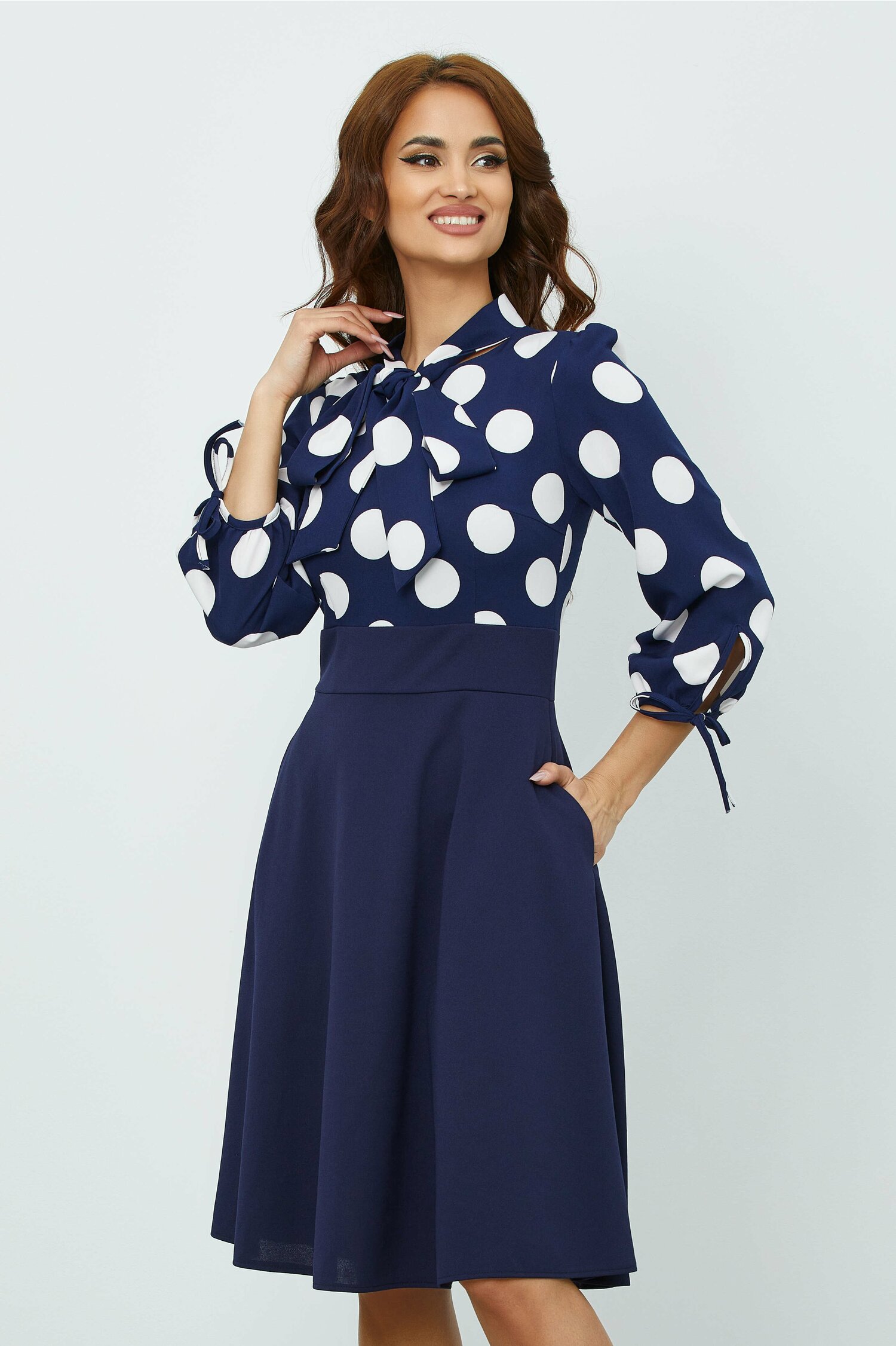 Rochie moze bleumarin cu buline maxi la bust