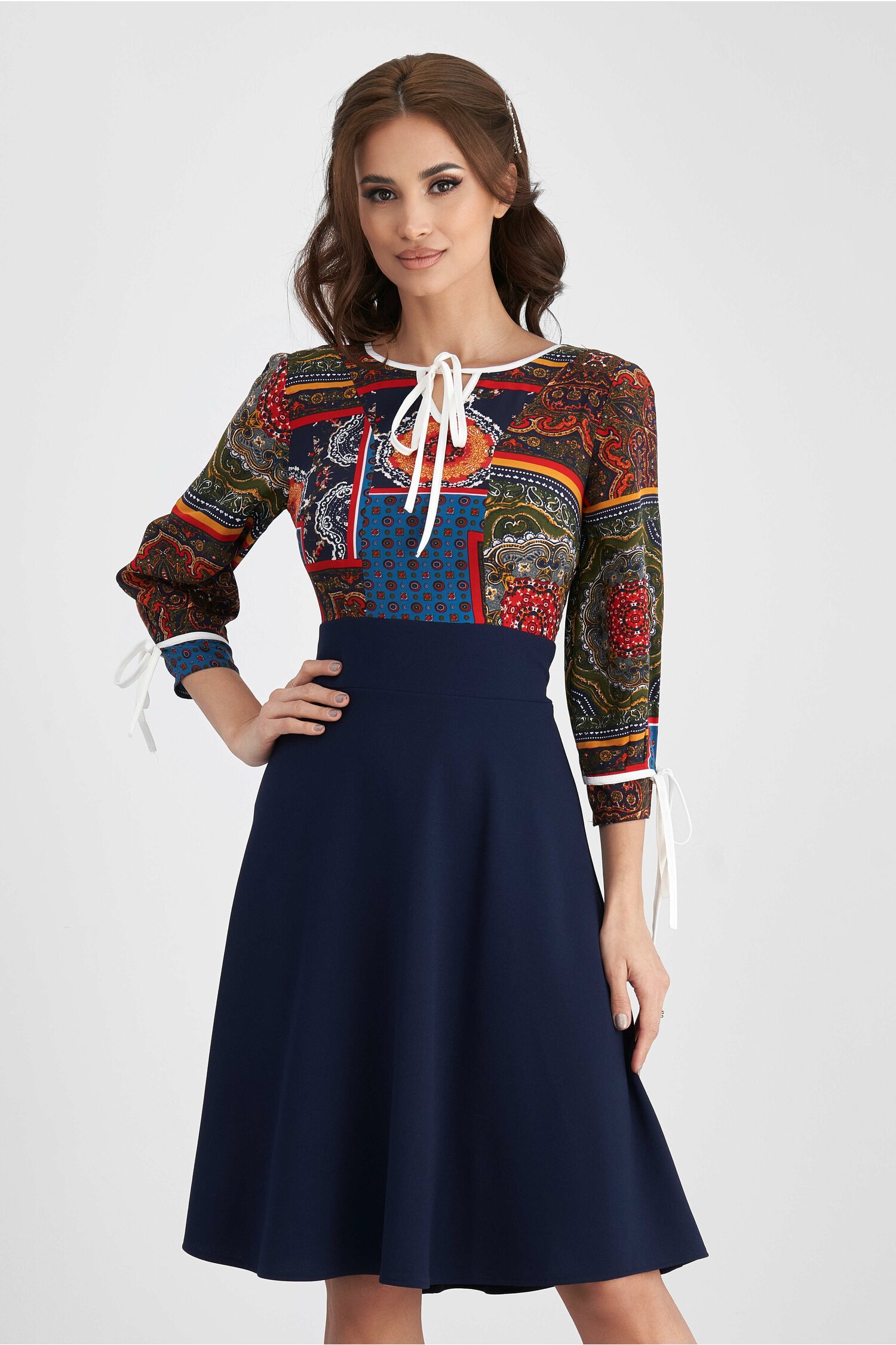 Rochie moze bleumarin cu imprimeu floral la bust