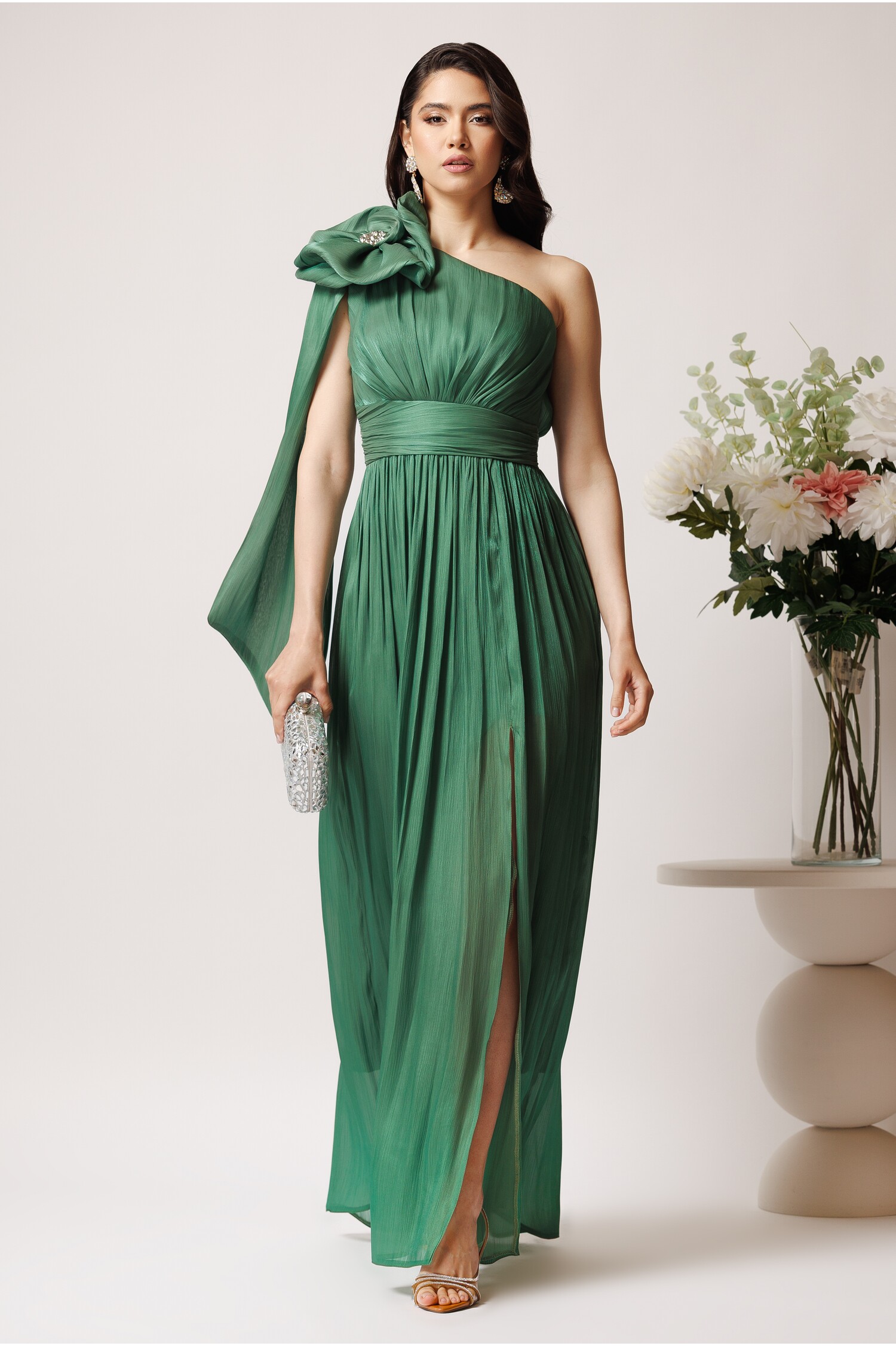 Rochie Moze lunga din voal verde cu floare maxi pe umar