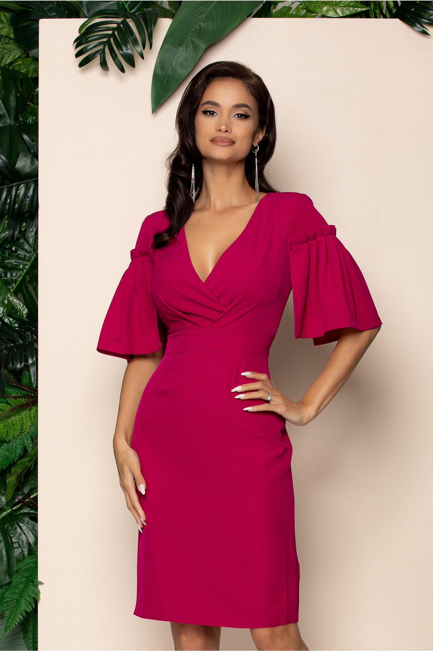 Rochie Moze magenta cu decolteu in v petrecut si maneci scurte