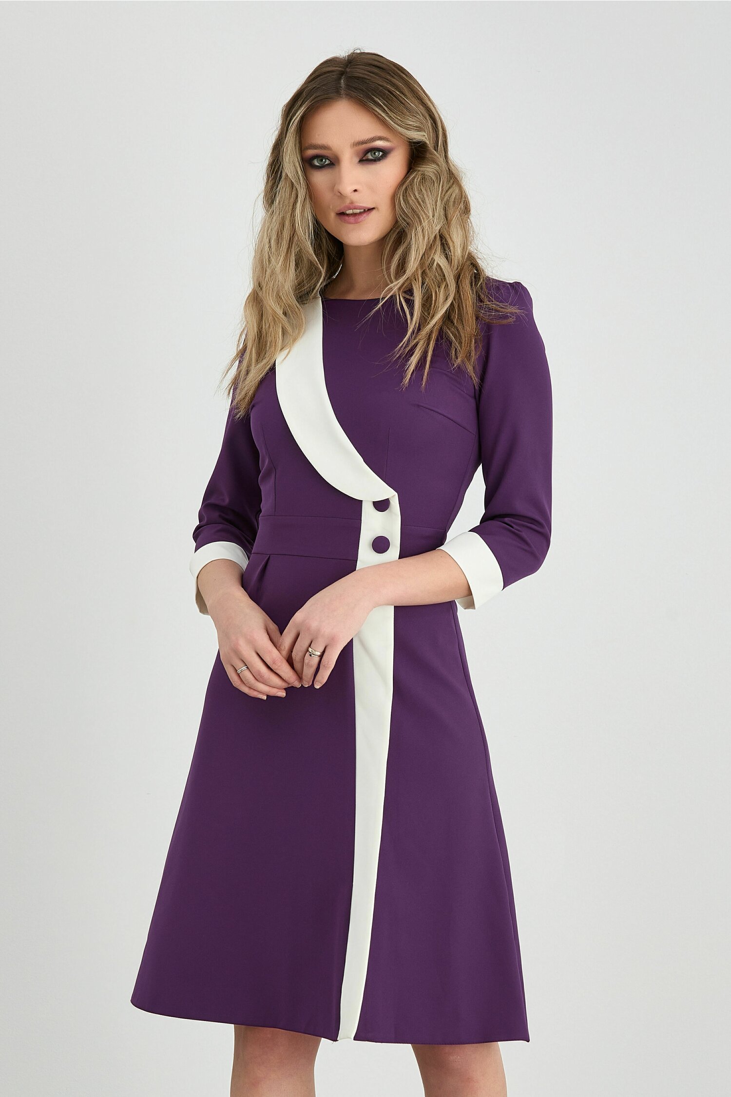 Rochie moze mov cu detalii albe