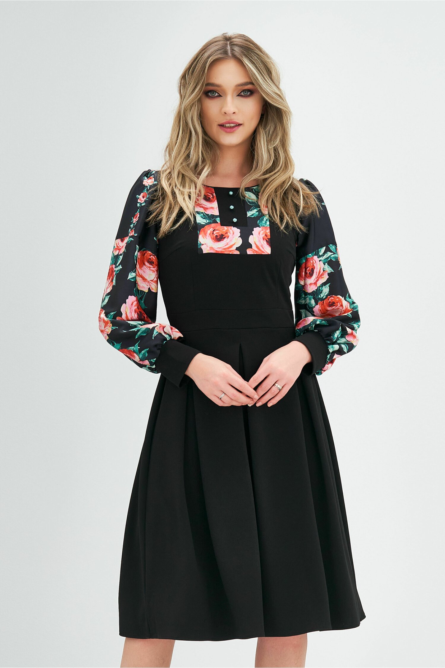 Rochie moze neagra cu imprimeu floral pe maneci si bust