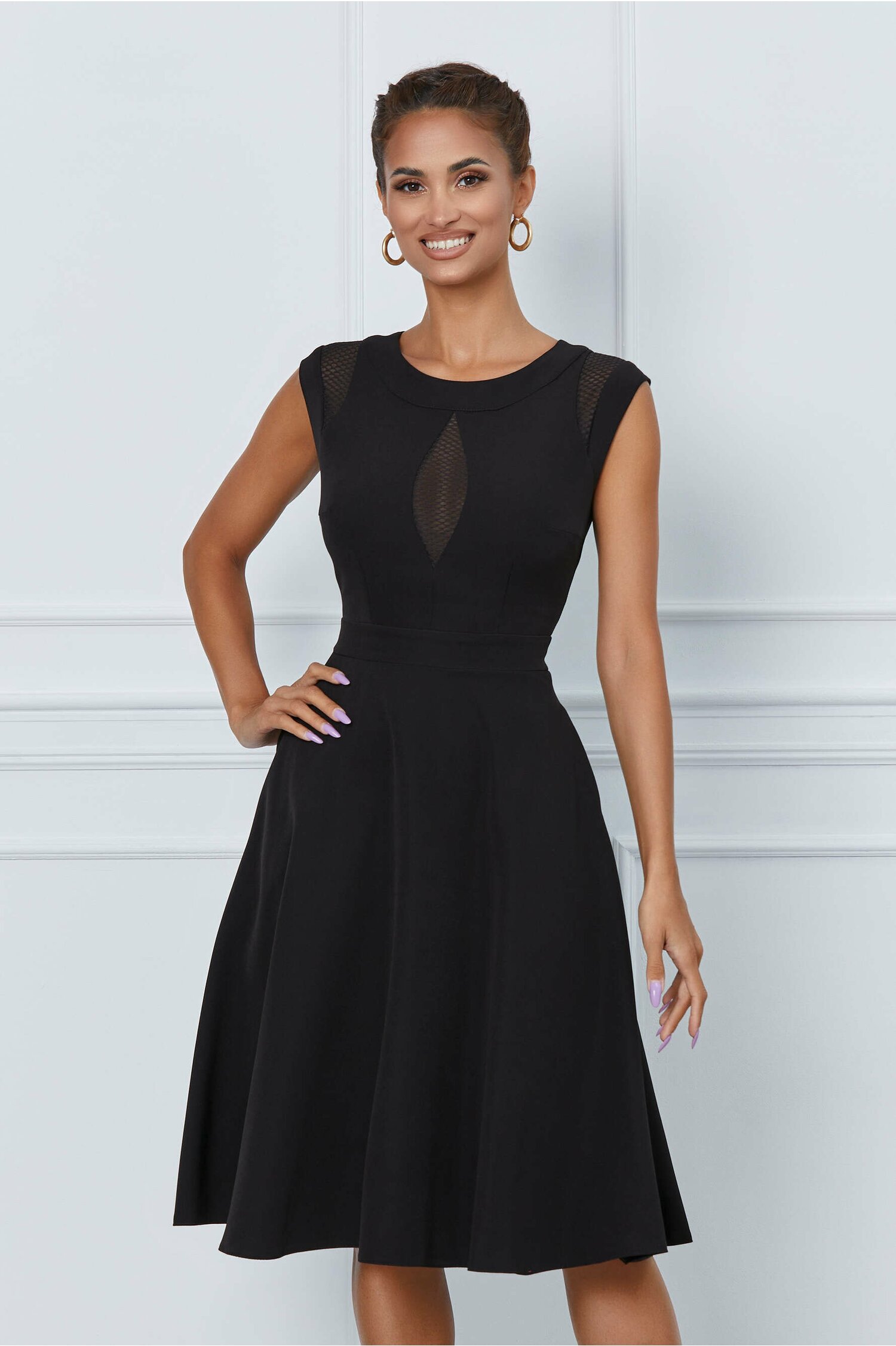 Rochie neagra cu insertii din tulle la bust - Rochii-Dama.ro