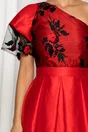 Rochie Moze rosie din tafta cu broderie florala paietata la bust