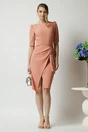 Rochie office din stofa roz piersica cu funda in talie