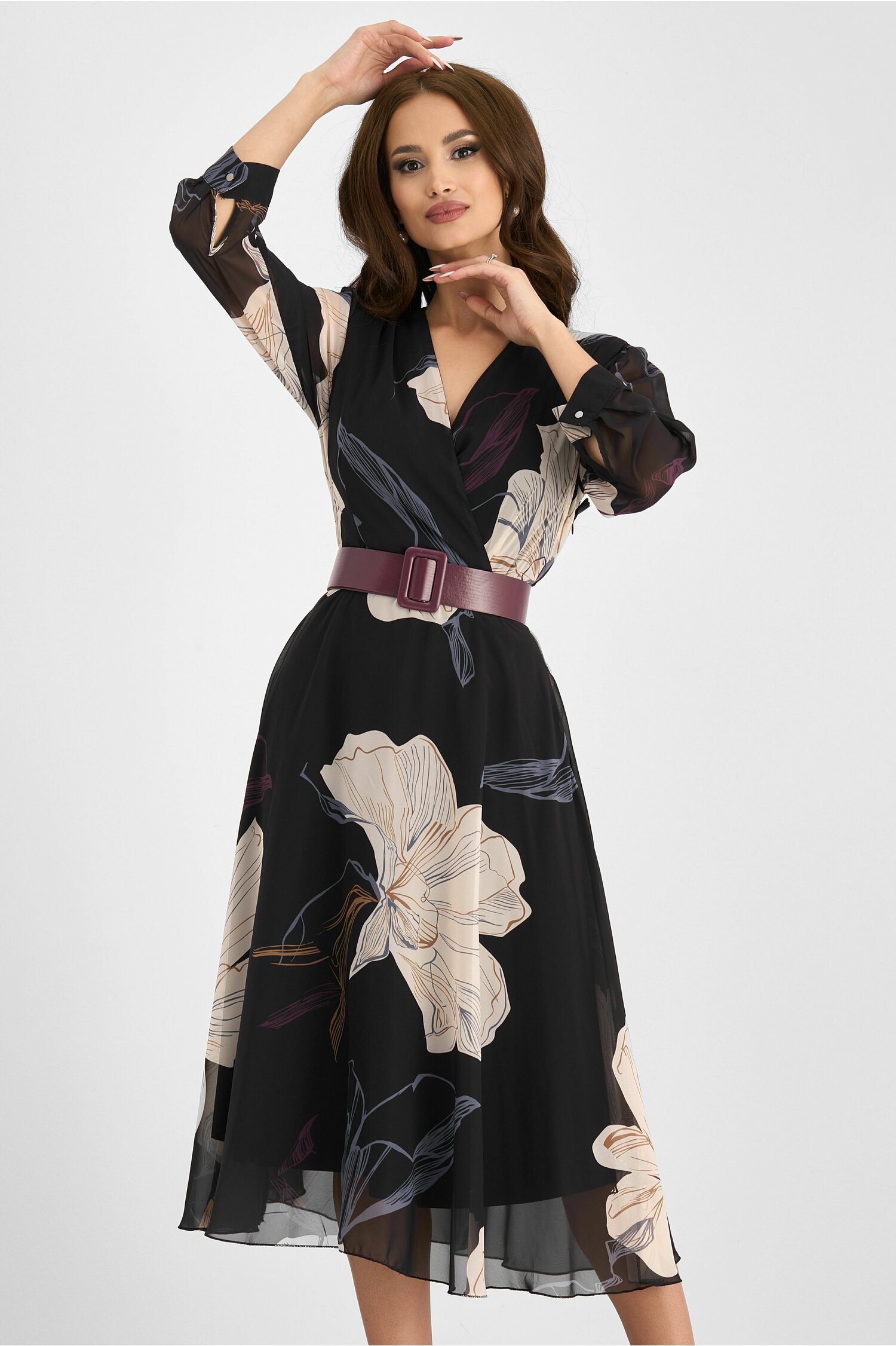 Rochie rebeca neagra cu imprimeu floral si curea in talie